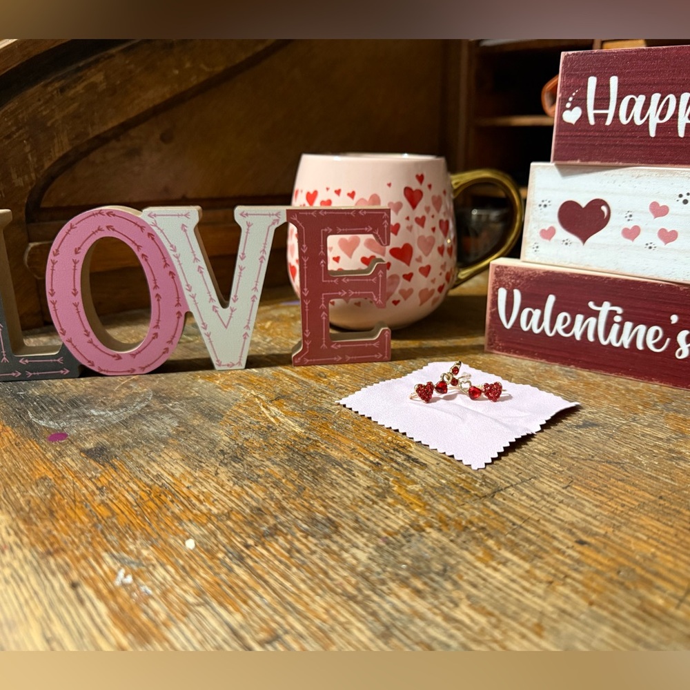 Retro heart ♥️ fashion earrings 1 pair BNIP